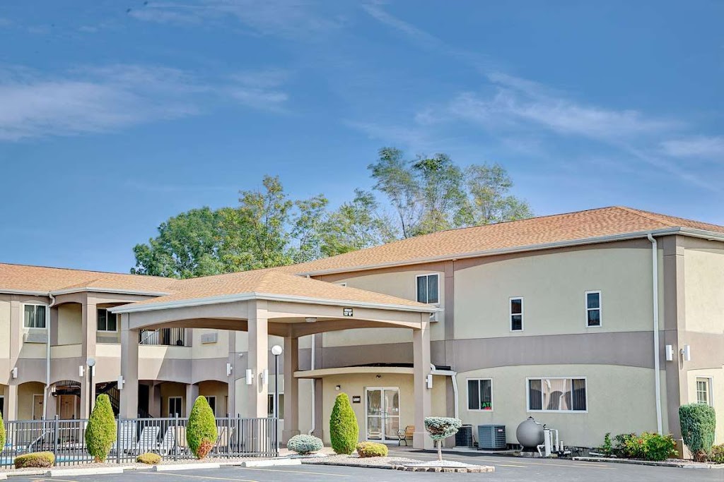 Days Inn and Suites - Niagara Falls / Buffalo | 2821 Niagara Falls Blvd, Niagara Falls, NY 14304, USA | Phone: (716) 268-1076