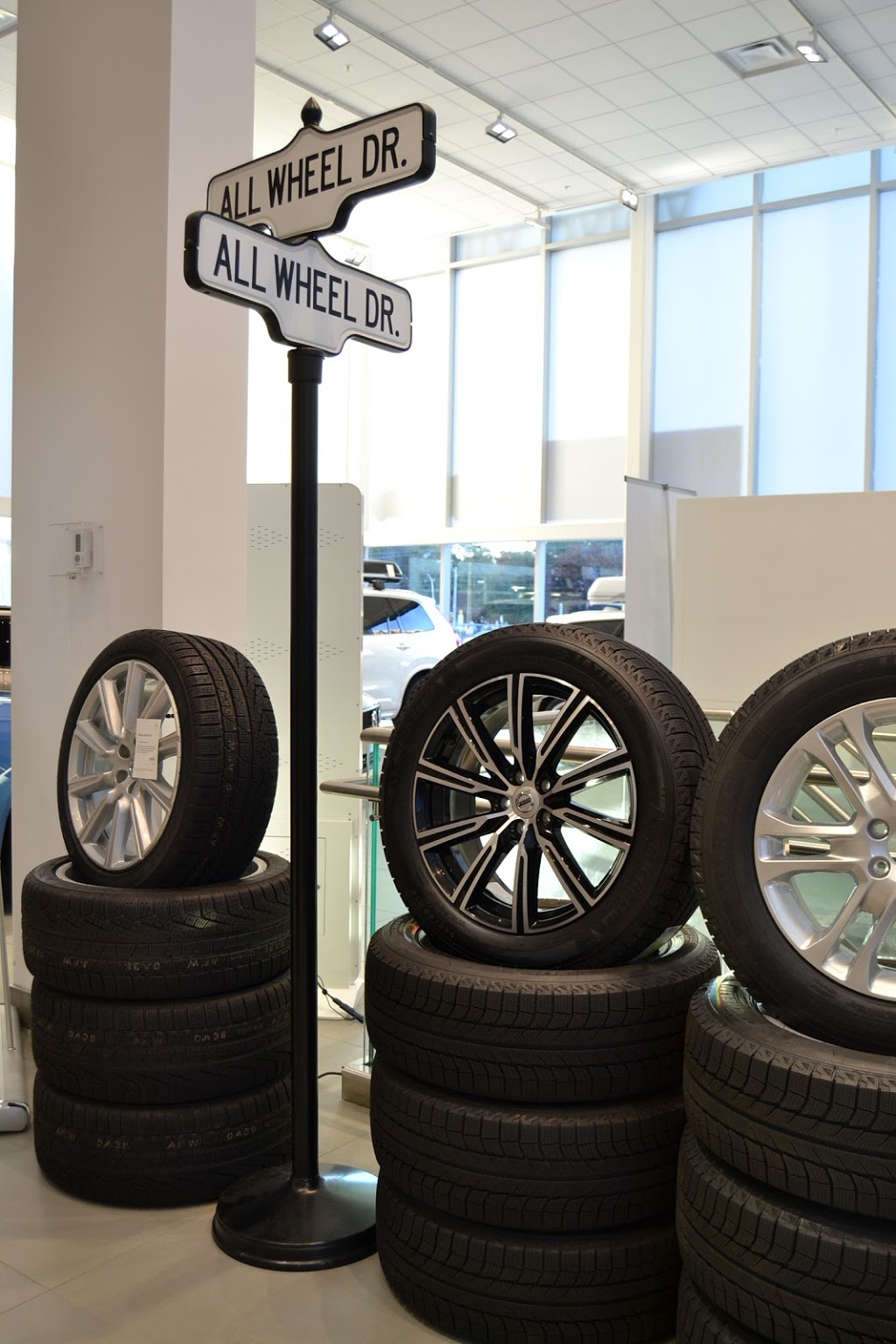 Volvo Villa | 220 Steeles Ave W, Thornhill, ON L4J 1A1, Canada | Phone: (905) 886-8800