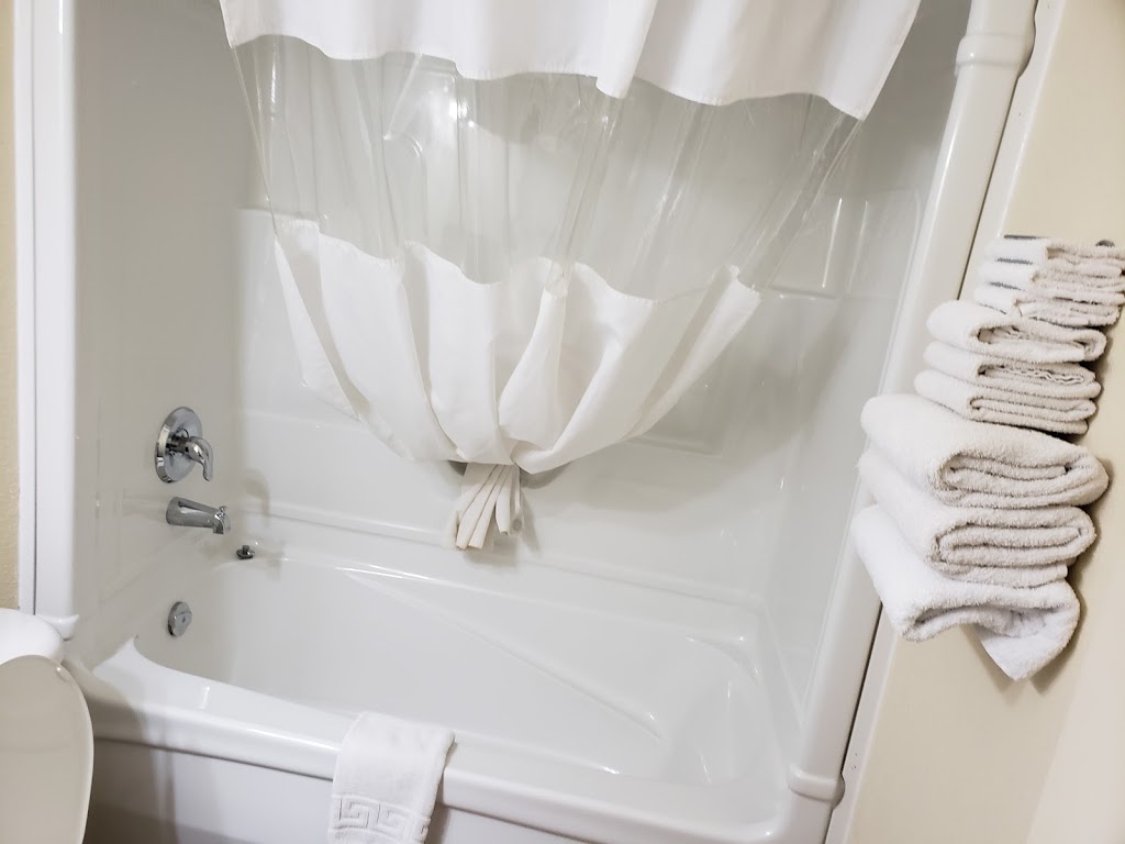 Knights Inn Orillia | 450 West Street S, Orillia, ON L3V 5H3, Canada | Phone: (705) 325-7846