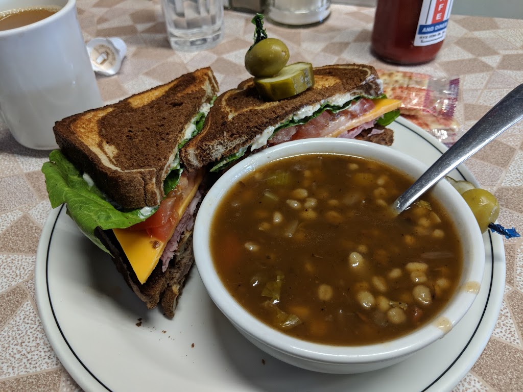 Park Cafe | 515 20th St W, Saskatoon, SK S7M 0X5, Canada | Phone: (306) 652-6781
