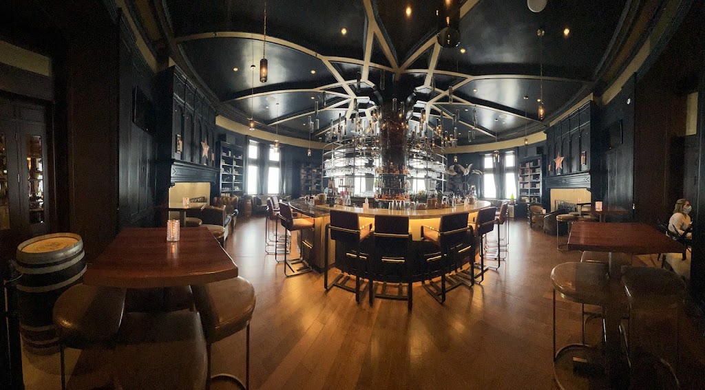 1608 Bar | Fairmont Le Château Frontenac, 1 Rue des Carrières, Québec, QC G1R 4P5, Canada | Phone: (418) 692-3861