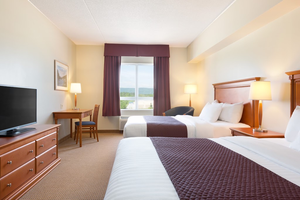 Days Inn & Suites by Wyndham Collingwood | 15 Cambridge St, Collingwood, ON L9Y 0A2, Canada | Phone: (705) 444-1880