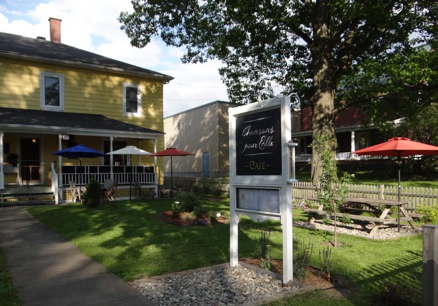 Café Chansons pour Elle | 10 Rue Principale, Stanstead, QC J0B 3E5, Canada | Phone: (819) 200-4655
