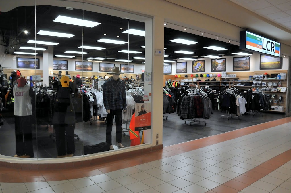 LCR Vêtements et Chaussures | 1055 Av. du Pont S, Alma, QC G8B 2V7, Canada | Phone: (418) 662-5932