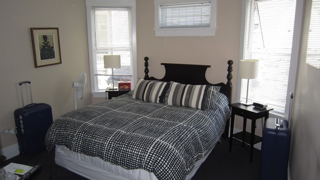 Cambie Lodge Bed and Breakfast | 446 W 13th Ave, Vancouver, BC V5Y 1W5, Canada | Phone: (604) 872-3060