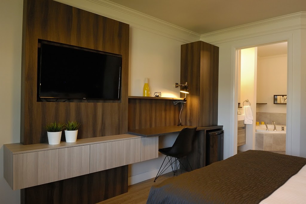 Hôtel Centre-Ville | 3 Boulevard Taché E, Montmagny, QC G5V 1B6, Canada | Phone: (418) 248-3623