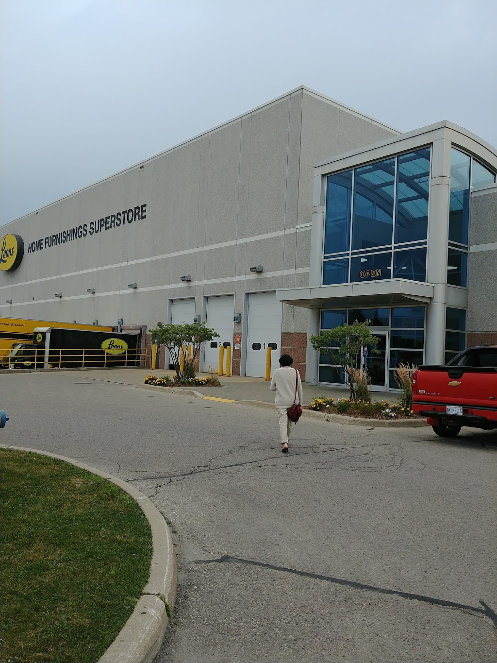 Leons Furniture | 947 Wharncliffe Rd S, London, ON N6L 1J9, Canada | Phone: (519) 680-2111