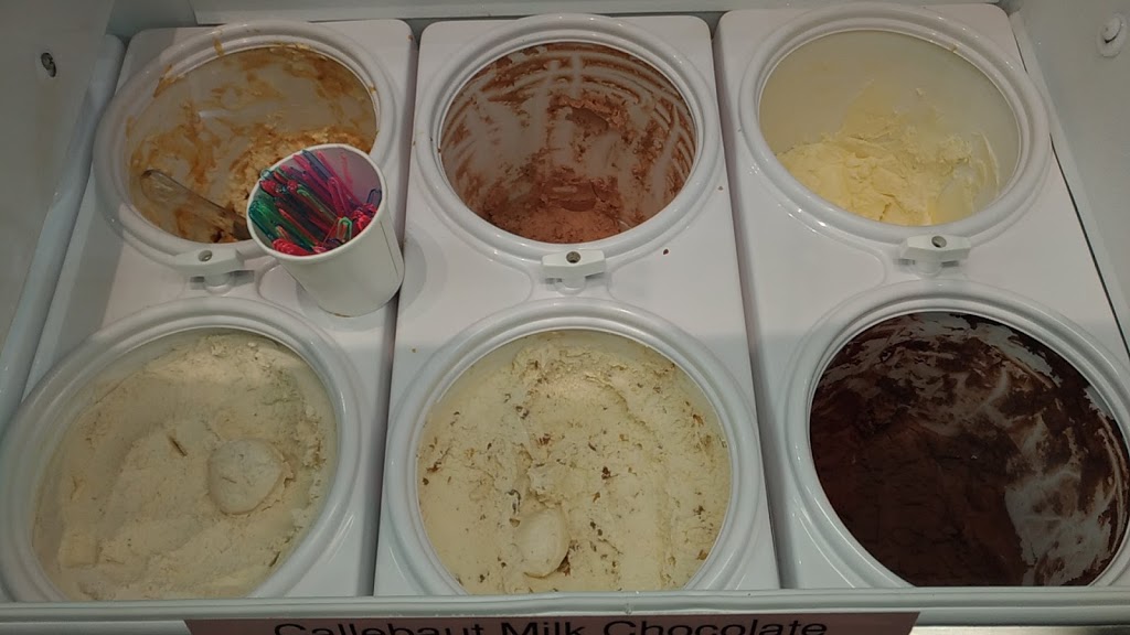 Ed’s Real Scoop | 2370 Lake Shore Blvd W, Etobicoke, ON M8V 1B6, Canada | Phone: (416) 259-9595