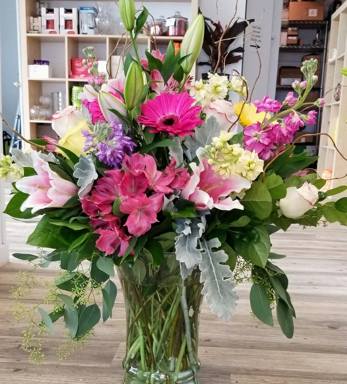 Quinn and Kims Flowers | 402 Central, Elizabeth St W Box 280, Warman, SK S0K 4S0, Canada | Phone: (306) 956-0601