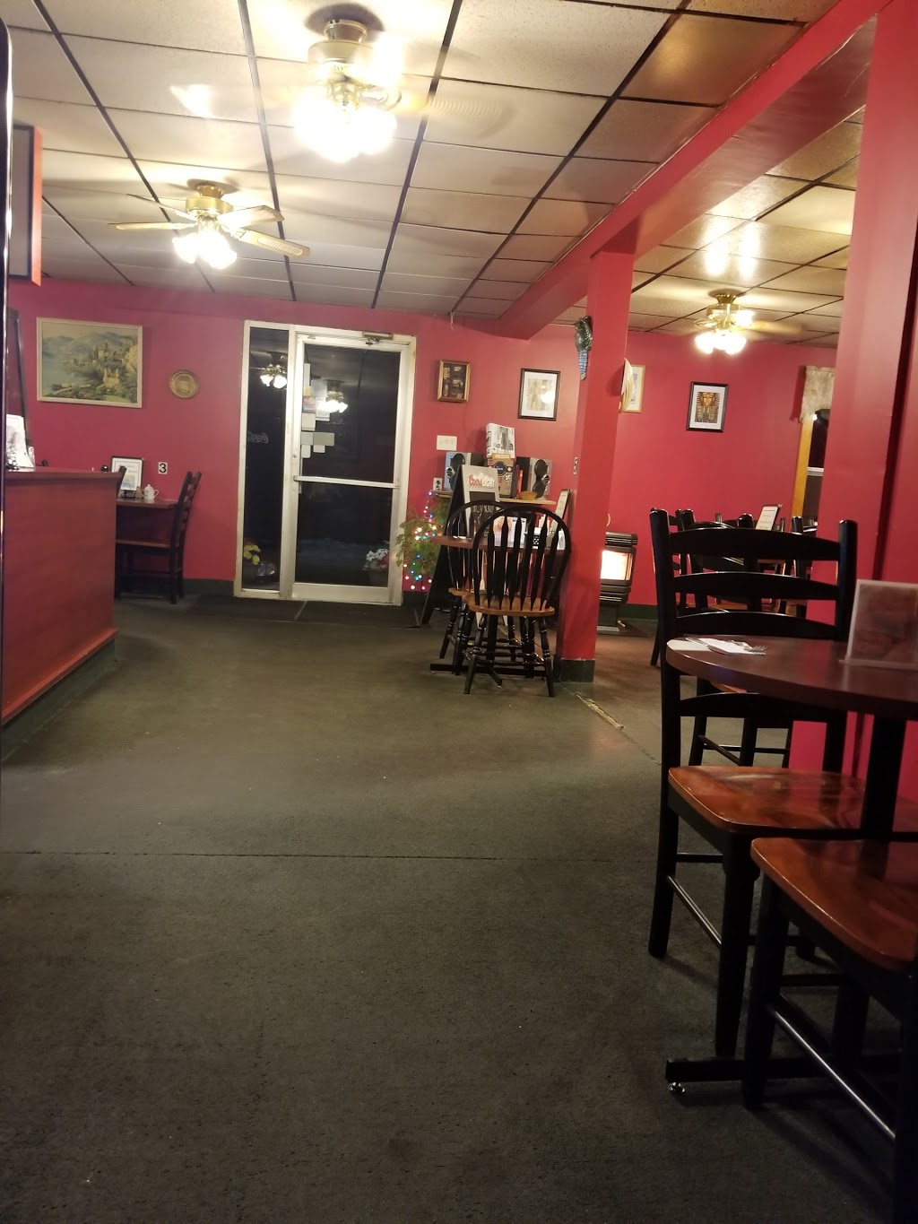 Mos Grill & Dining Room | 6446 Nova Scotia Trunk 3, Western Shore, NS B0J 3M0, Canada | Phone: (902) 627-1053
