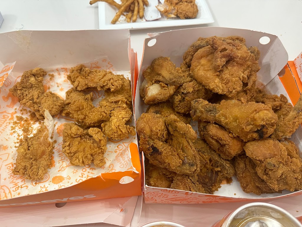 Popeyes Louisiana Kitchen | Blossom Park-Plaza, 2950 Bank St, Ottawa, ON K1T 1N8, Canada | Phone: (613) 737-4206