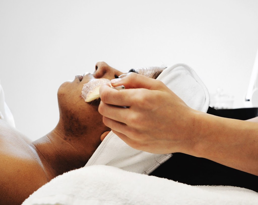 Glow Beauty Bar | 1128 The Queensway, Etobicoke, ON M8Z 1P7, Canada | Phone: (647) 330-6044