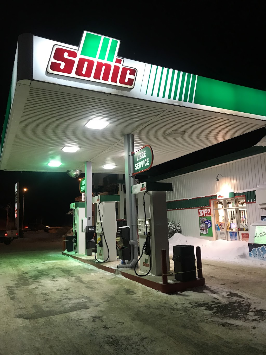 Sonic - Dépanneur Sonichoix | 680 Rue Jean-Rioux, Trois-Pistoles, QC G0L 4K0, Canada | Phone: (418) 851-4735