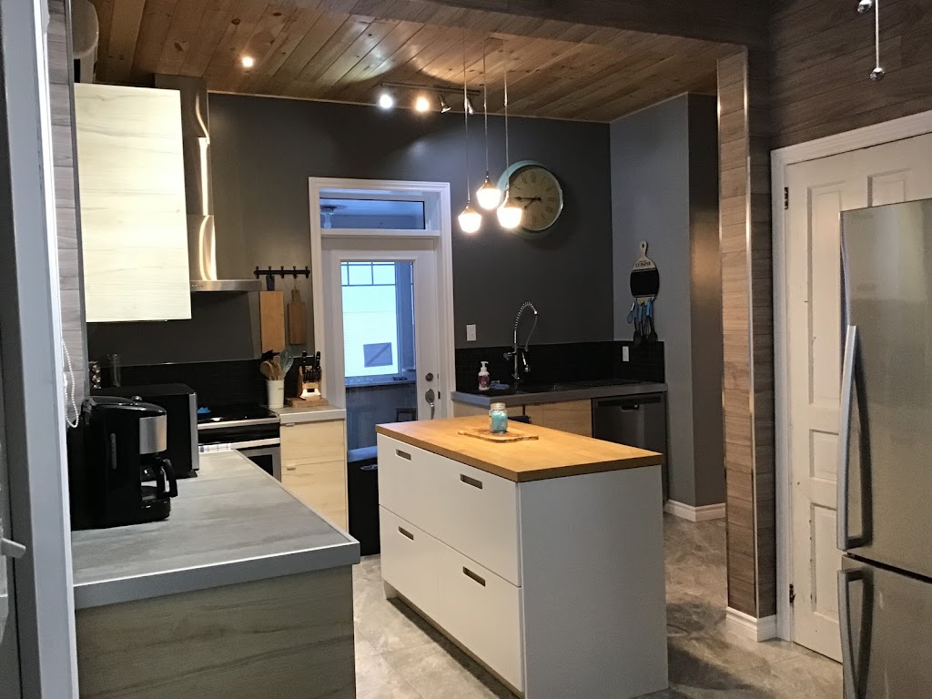 Hébergement La Villa Du Charme # CITQ 299060 | 796 Bd Ducharme, La Tuque, QC G9X 3B6, Canada | Phone: (819) 376-8151