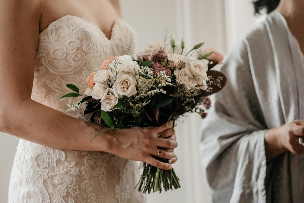 Je Vis Bridal | 243 Greenwood Ave #1, Toronto, ON M4L 2R4, Canada | Phone: (416) 998-4560