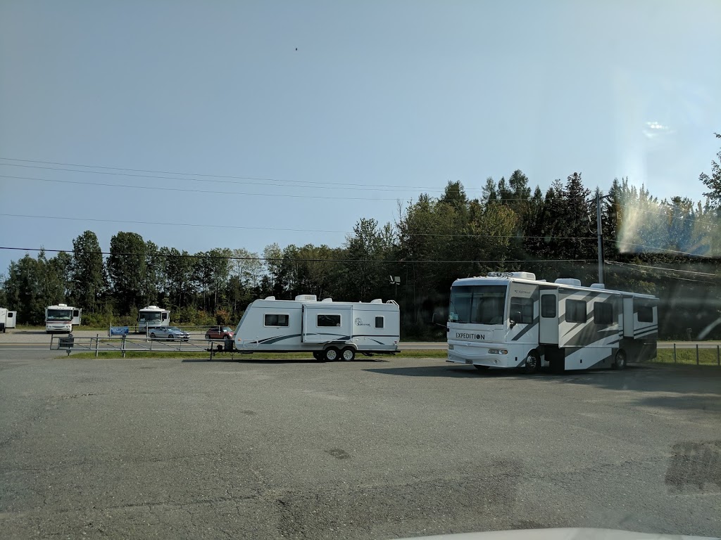 VR Victoriaville Center | 2082 Route 122, Saint-Albert, QC J0A 1E0, Canada | Phone: (819) 353-3000