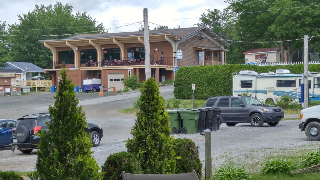 Villa Du Campeur Des Trois Lac | 227 Rue Larochelle, Asbestos, QC J1T 3M7, Canada | Phone: (819) 879-5000