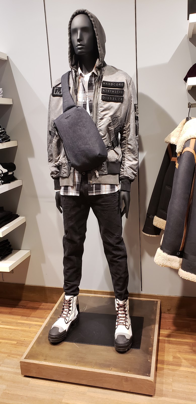 Diesel | 3401 Dufferin Street, c/o Yorkdale Shopping Centre, Store 240, Toronto, ON M6A 2T9, Canada | Phone: (416) 785-4713