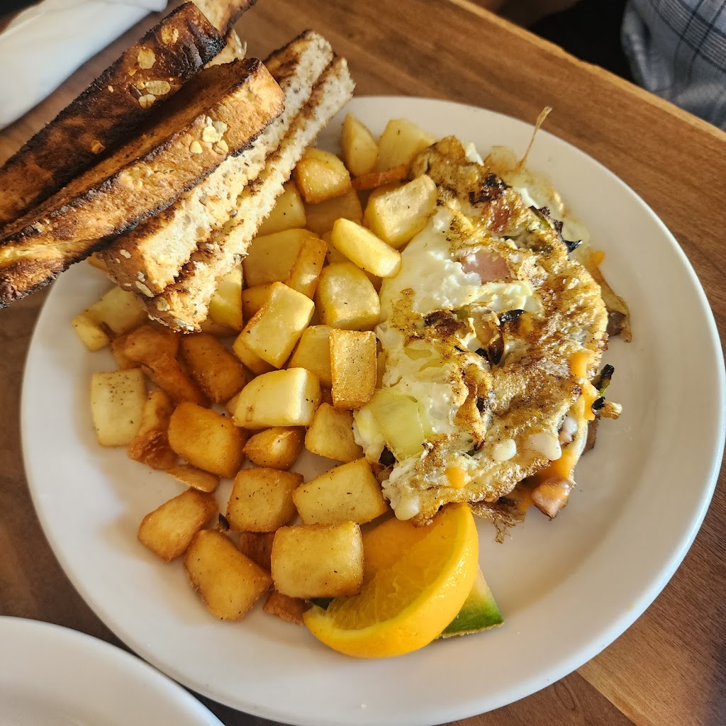 Chez Linda | 534 Main St, Shediac, NB E4P 2H1, Canada | Phone: (506) 532-2302