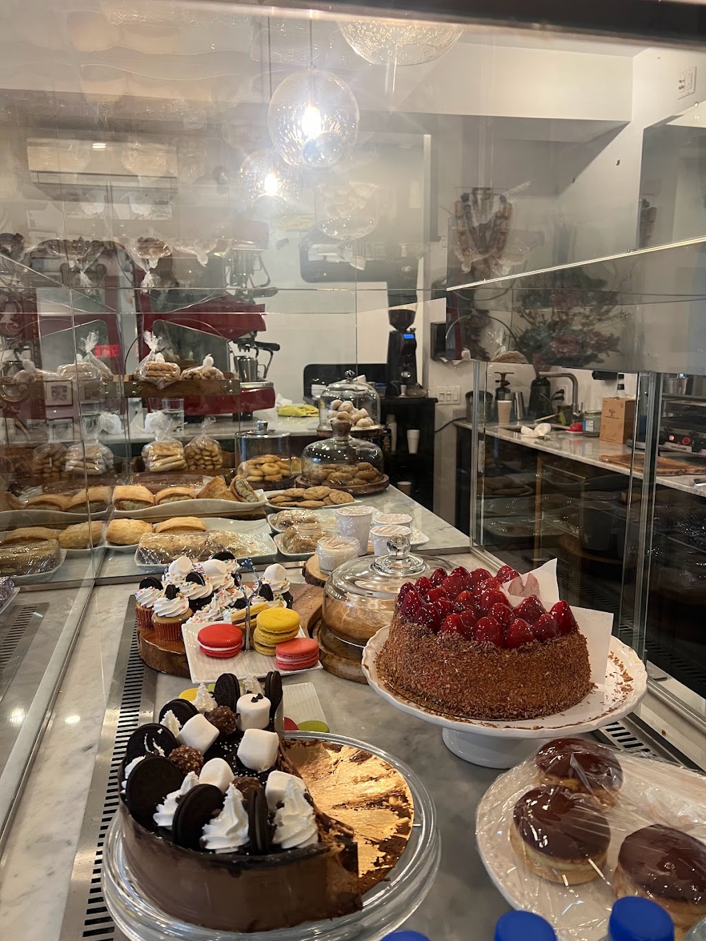 Kamenitsa | 122 Av. Fairmount O, Montréal, QC H2T 2M5, Canada | Phone: (514) 271-1078