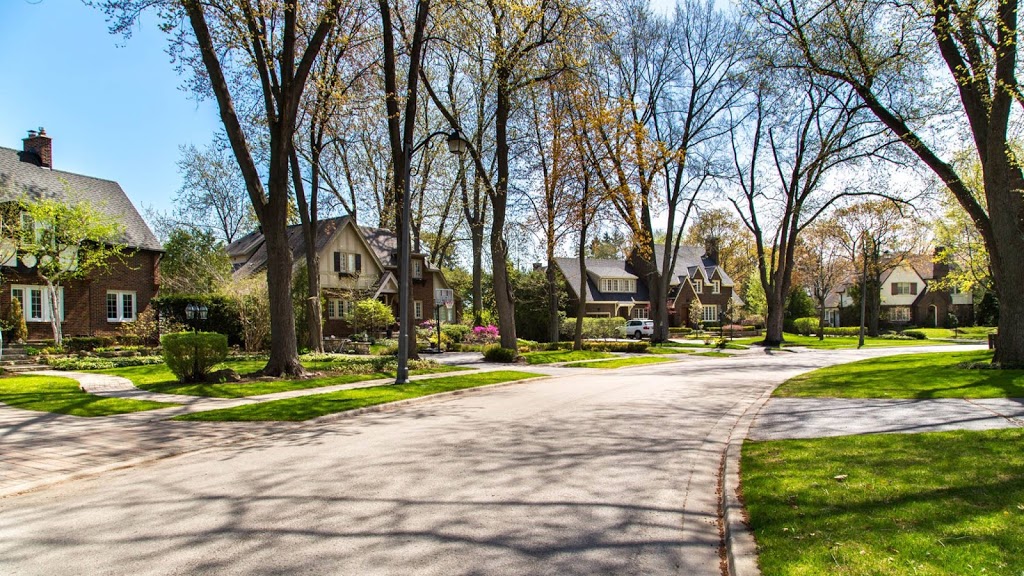 Your Burlington Neighbourhoods Team | 27 Fairwood Pl W, Burlington, ON L7T 1E4, Canada | Phone: (905) 334-7947