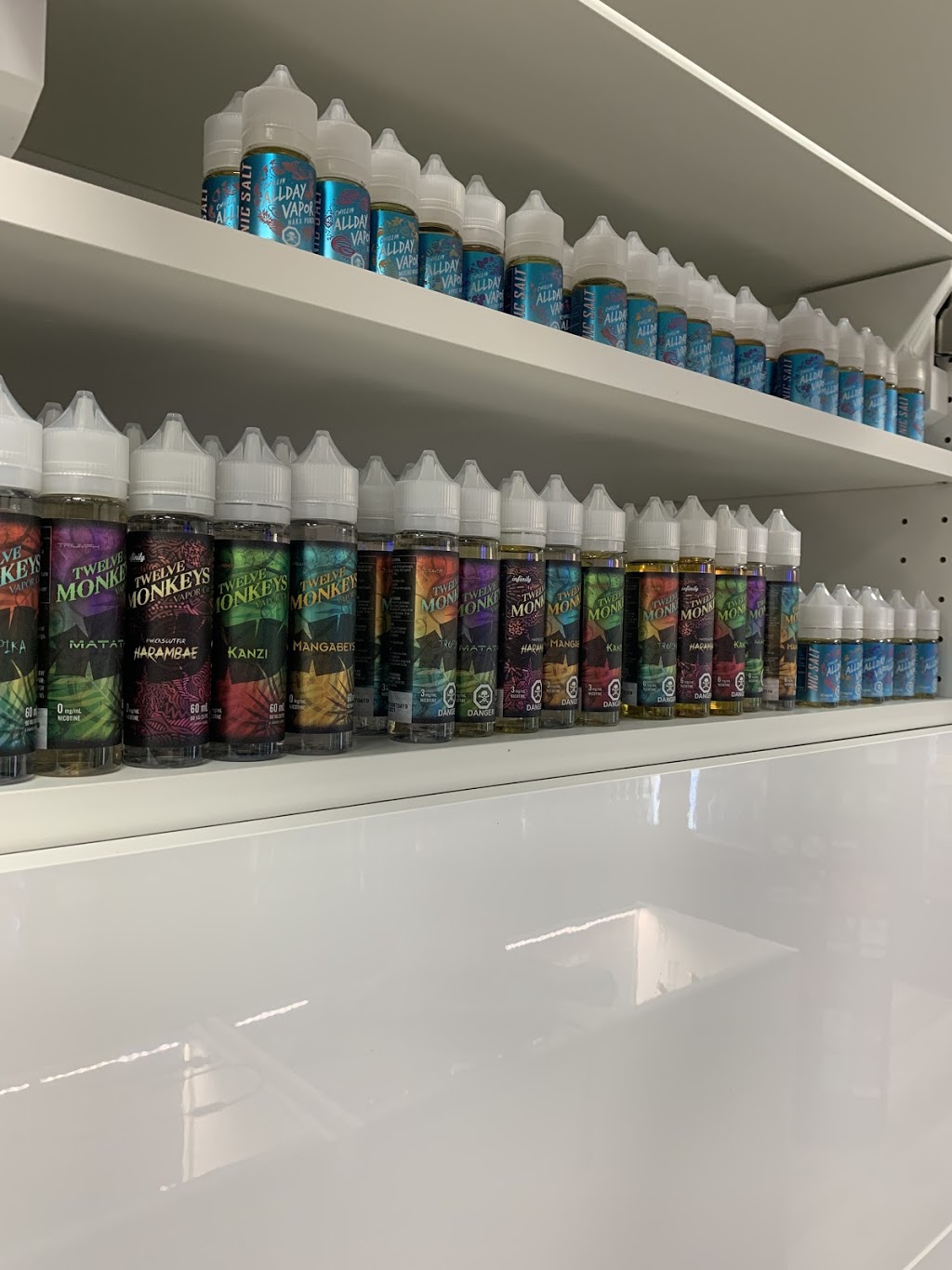 Barrie Vape Store | 307 Cundles Rd E Unit 1, Barrie, ON L4M 0G9, Canada | Phone: (705) 721-8181
