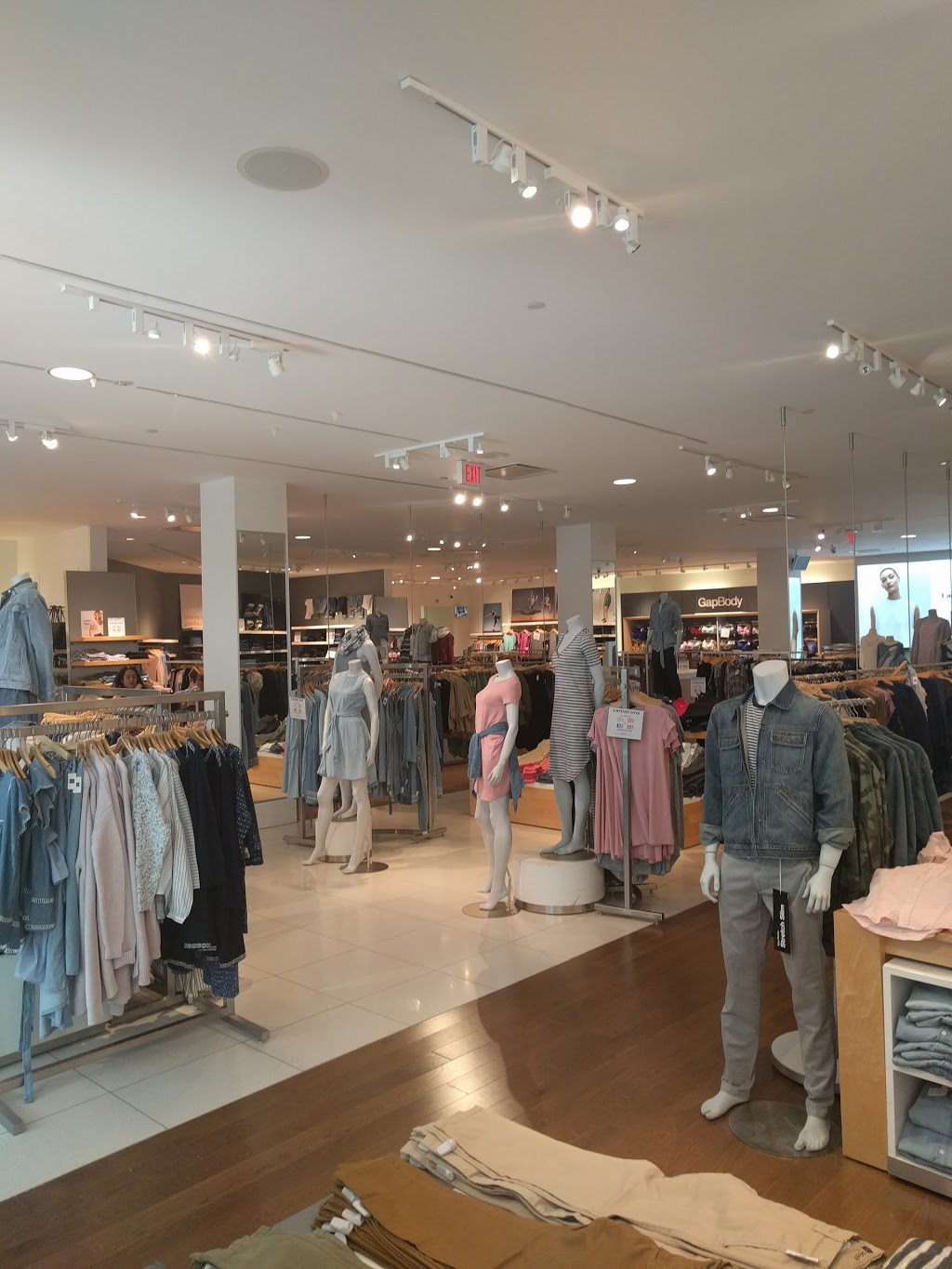 Gap | 1 Promenade Cir, Thornhill, ON L4J 4P8, Canada | Phone: (905) 886-9509