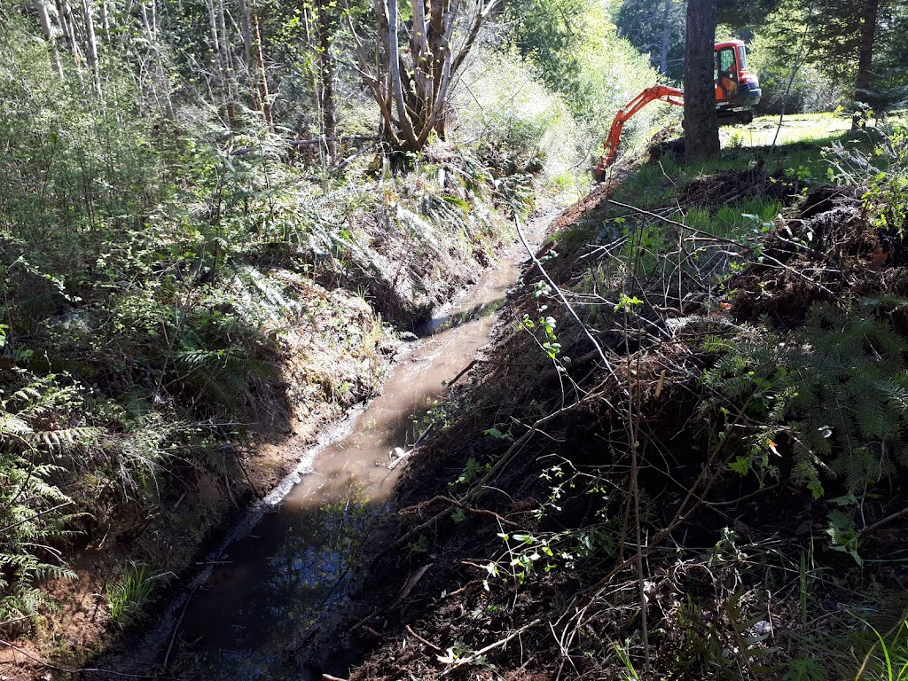 R&M Woodscapes/Excavation | 1098 Koskimo Rd, Qualicum Beach, BC V9K 2R6, Canada | Phone: (250) 218-9075