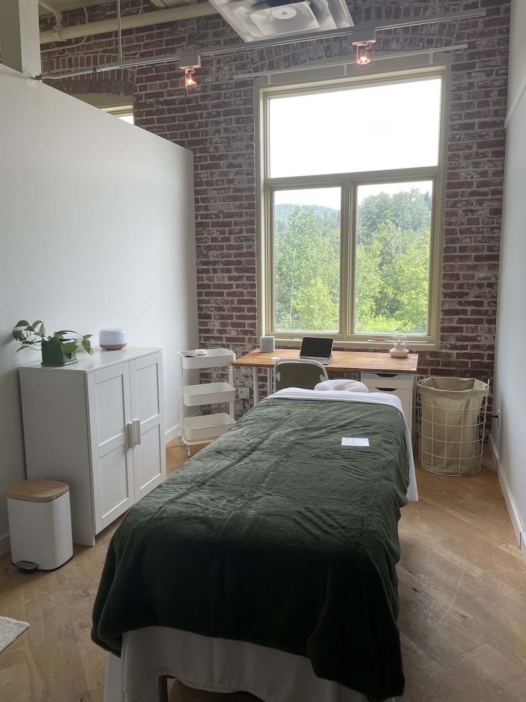 Nömad Massothérapie | 2685 Rue Rolland, Sainte-Adèle, QC J8B 1C5, Canada | Phone: (579) 888-0828