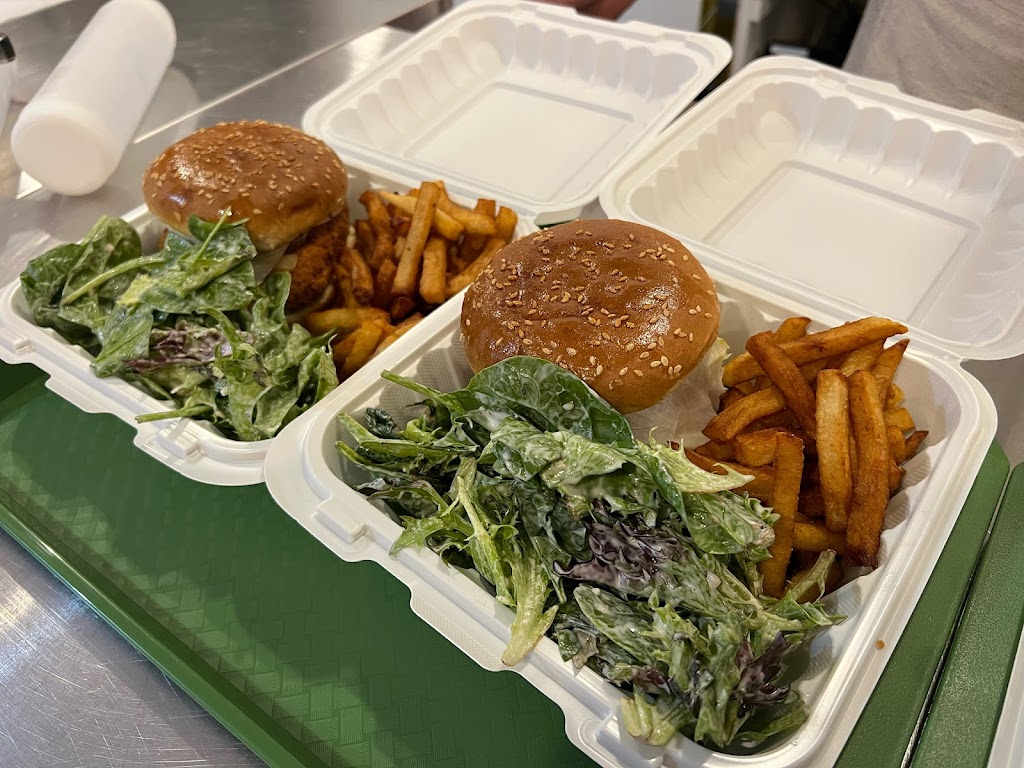 Cantine à Paulina | 505A Rue du Boisé, Grandes-Bergeronnes, QC G0T 1G0, Canada | Phone: (418) 232-6666