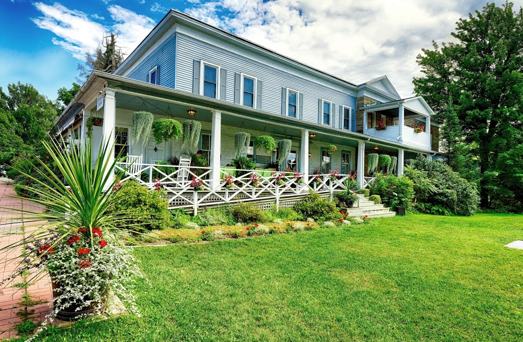 Stirling Lodge | 2 Drummond St, Newboro, ON K0G 1P0, Canada | Phone: (613) 272-2435