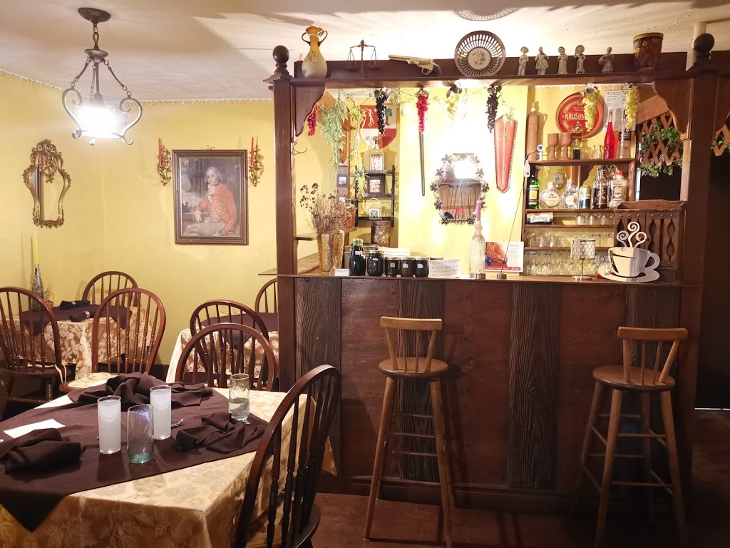 Red Chateau | 5815 Main St, Niagara Falls, ON L2G 5Z6, Canada | Phone: (289) 302-0321