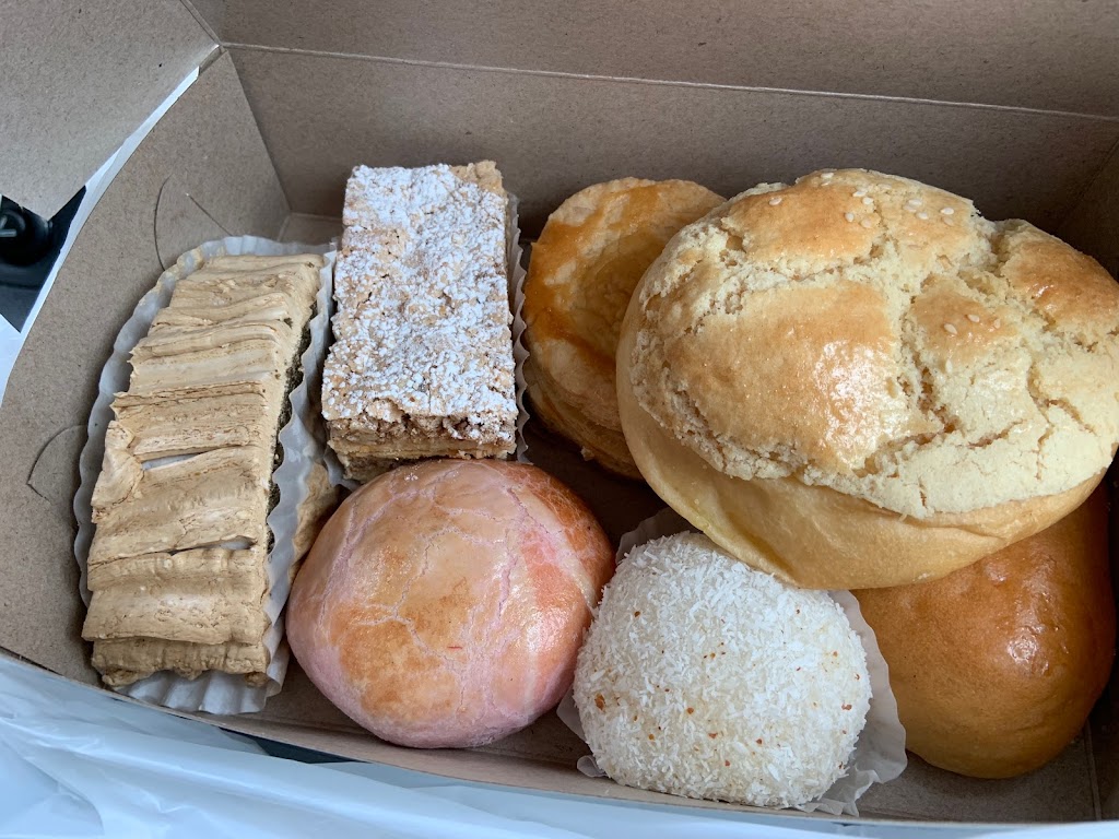 Maxim Bakery & Pastries | 285 Alexander Ave, Winnipeg, MB R3B 0L9, Canada | Phone: (204) 774-8452
