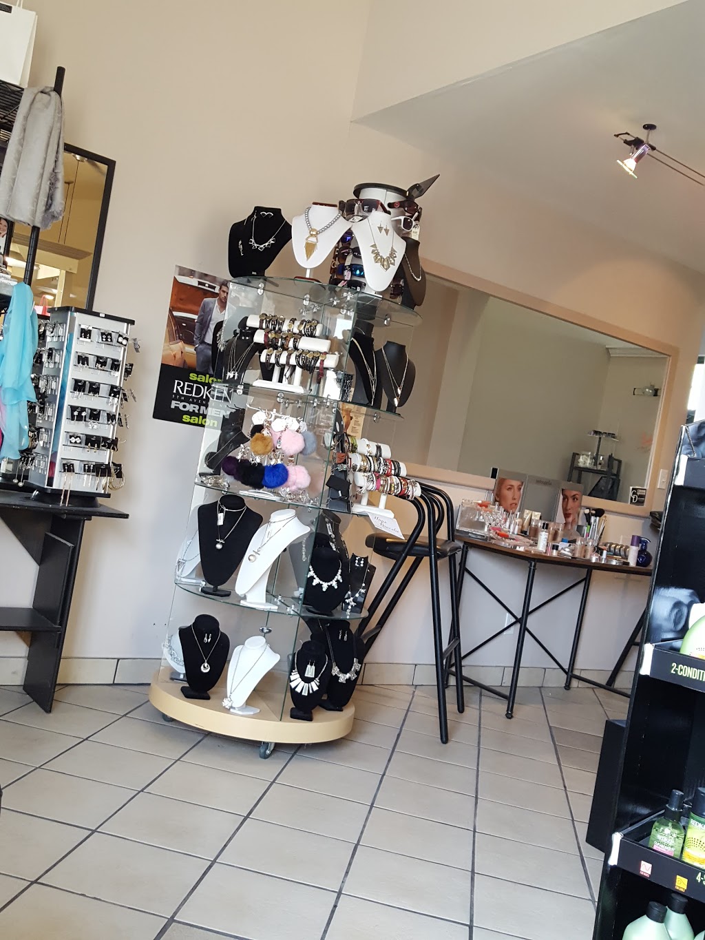 Cut & Design Unisex | 100 McQueen Blvd, Fergus, ON N1M 3T8, Canada | Phone: (519) 843-3320