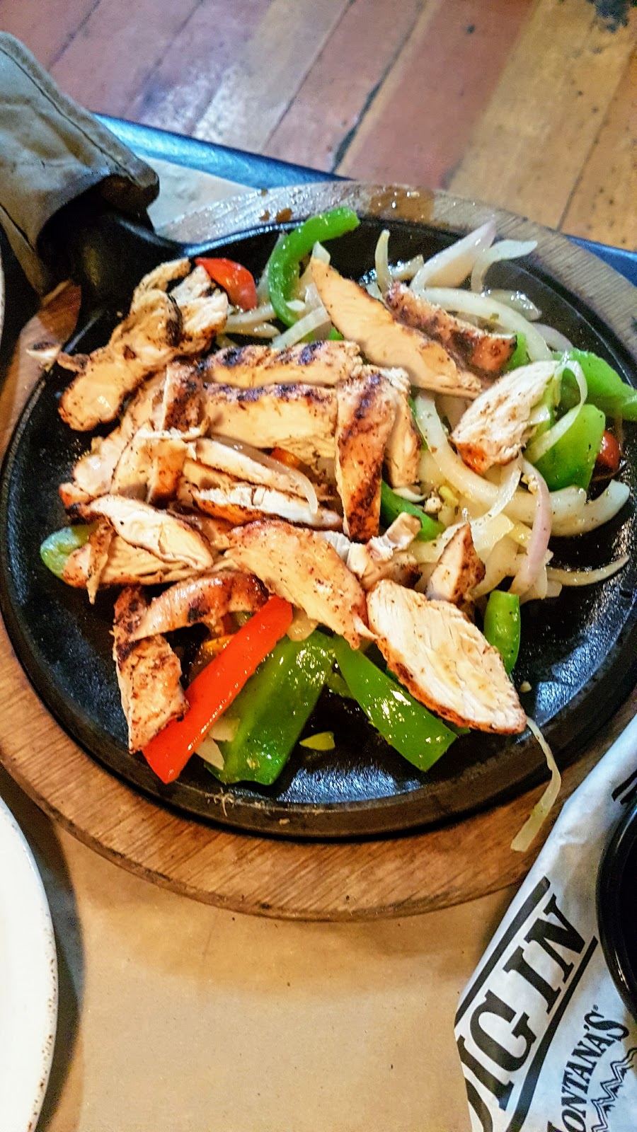 Montanas | 60 Courtneypark Dr E, Mississauga, ON L5T 2Y3, Canada | Phone: (905) 564-7391