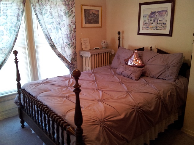 Andreas Bed and Breakfast | 4286 Simcoe St, Niagara Falls, ON L2E 1T6, Canada | Phone: (905) 374-4776