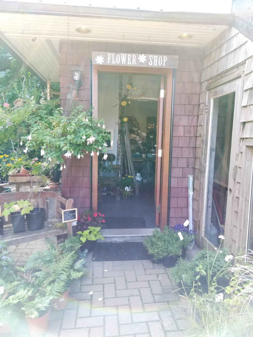 Bowen Island Flower Shop | 559 Artisan Ln, Bowen Island, BC V0N 1G0, Canada | Phone: (604) 947-2278