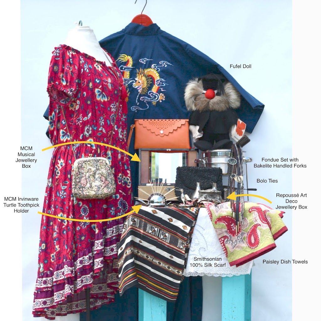The Hanger and Clasp Vintage | 596 Main St, Mahone Bay, NS B0J 2E0, Canada | Phone: (902) 523-3179