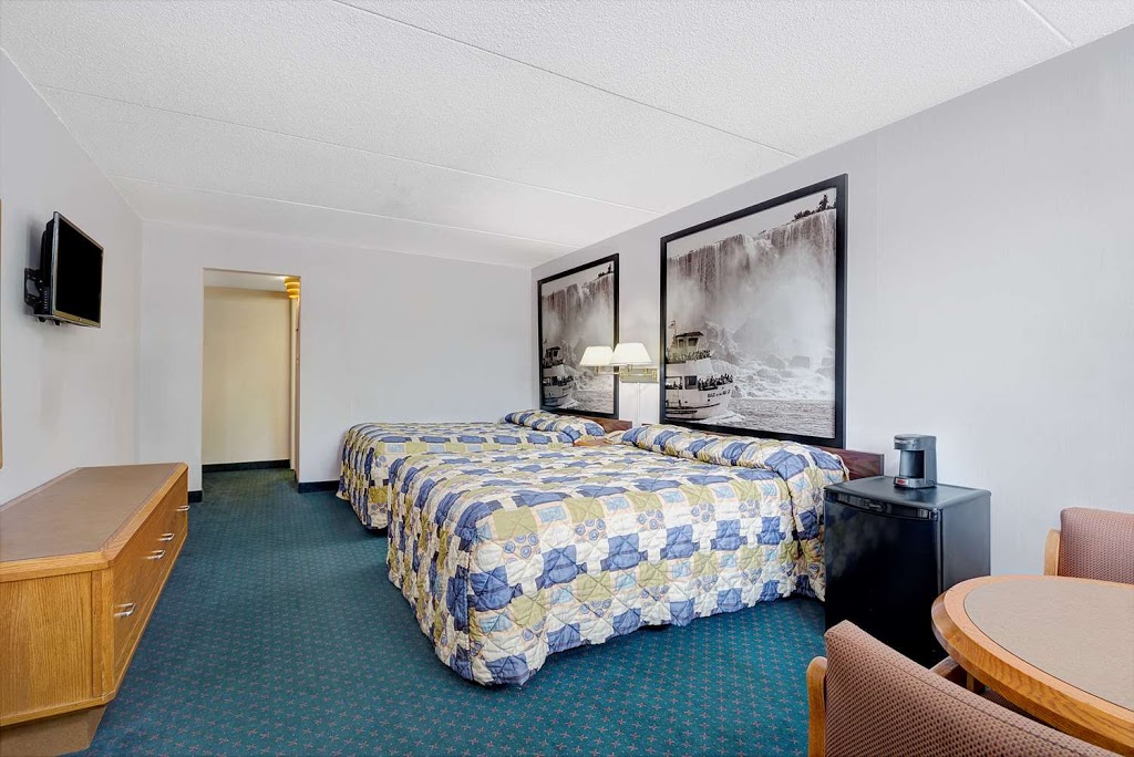 Super 8 by Wyndham Niagara Falls North | 4009 River Rd, Niagara Falls, ON L2E 3E4, Canada | Phone: (905) 356-0131