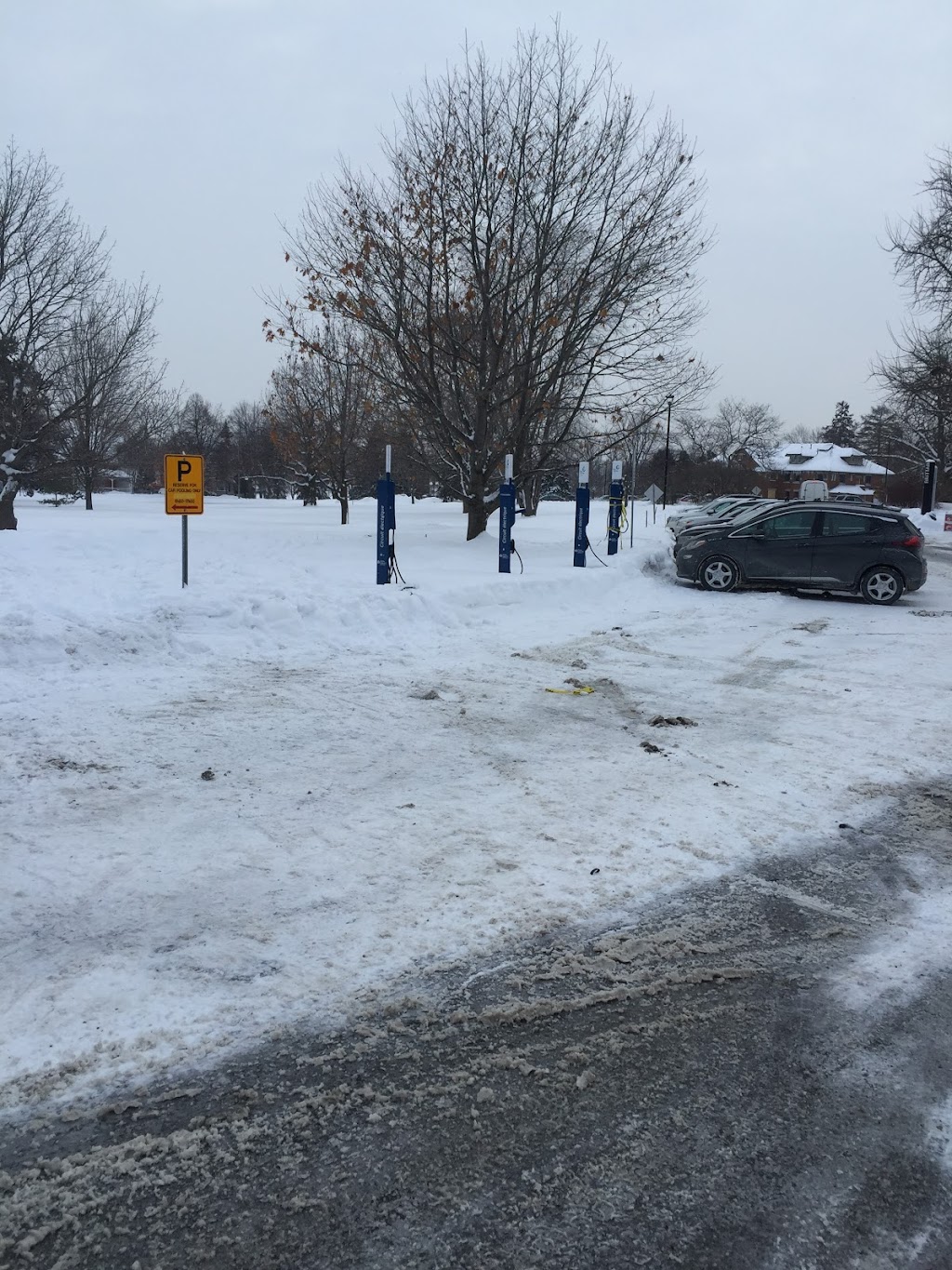 Circuit électrique Charging Station | 21275 Chem. Lakeshore, Sainte-Anne-de-Bellevue, QC H9X 3L9, Canada | Phone: (800) 686-9243