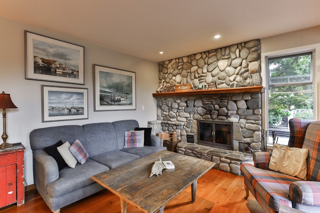 West Coast River Lodge | 7379 Rincon Rd, Port Alberni, BC V9Y 9E9, Canada | Phone: (778) 421-0868