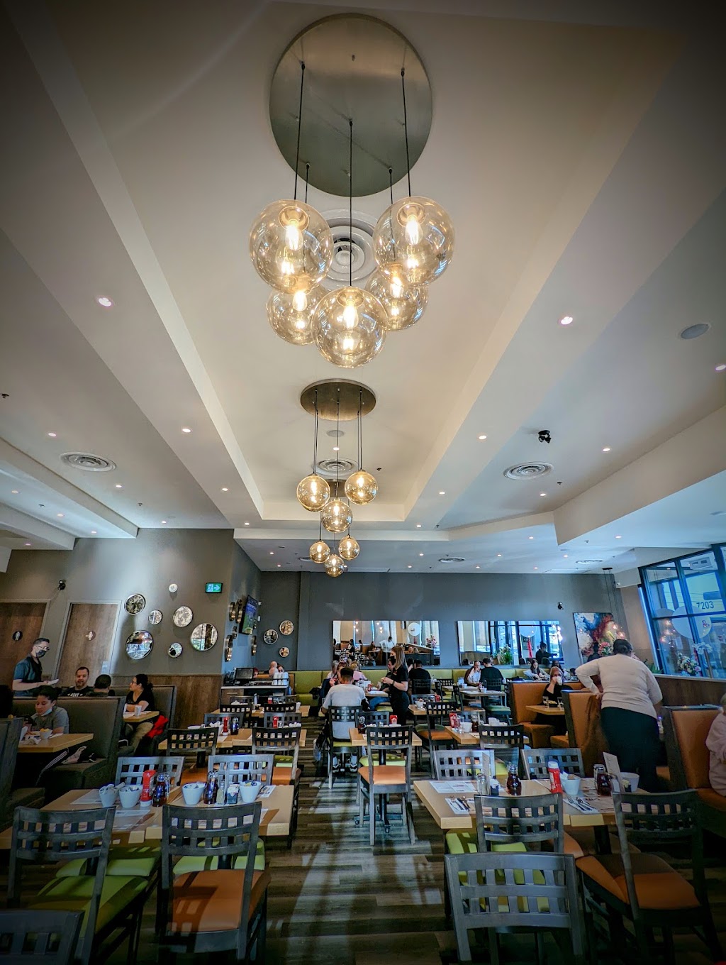 Petinos LaSalle | 7203 Bd Newman, LaSalle, QC H8N 2K3, Canada | Phone: (514) 419-6969