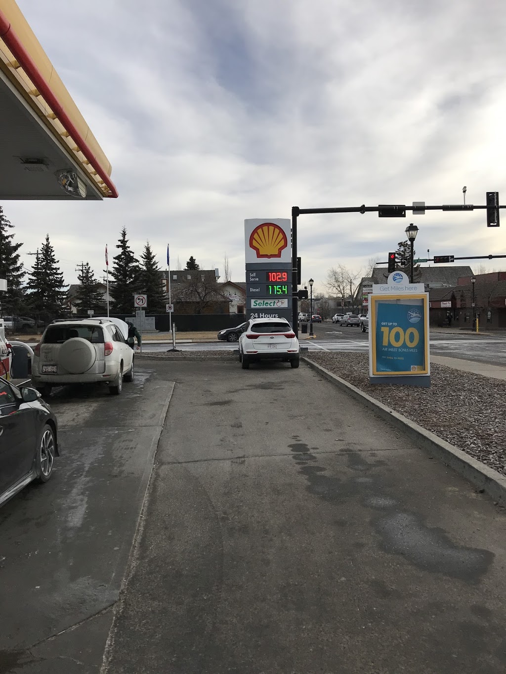 Shell | 604 1 St W, Cochrane, AB T4C 1C5, Canada | Phone: (403) 932-4562