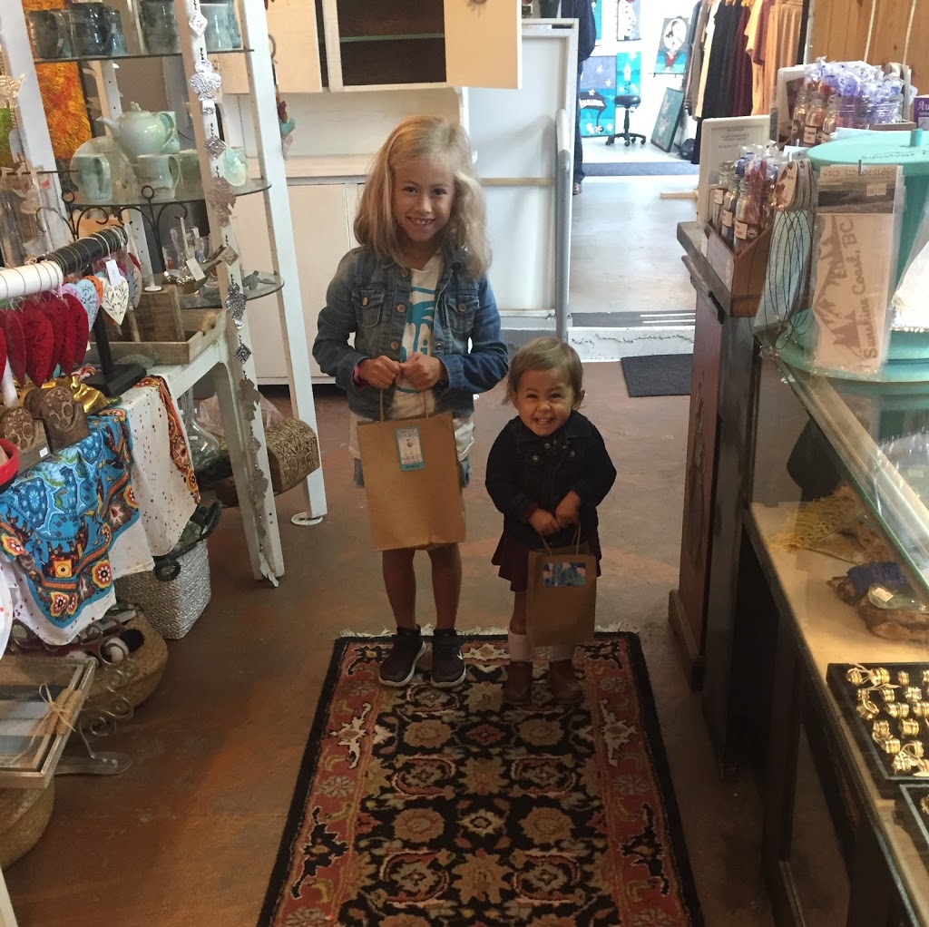 Mollys Seaside Market | 272 Mollys Ln, Gibsons, BC V0N 1V8, Canada | Phone: (604) 886-4117