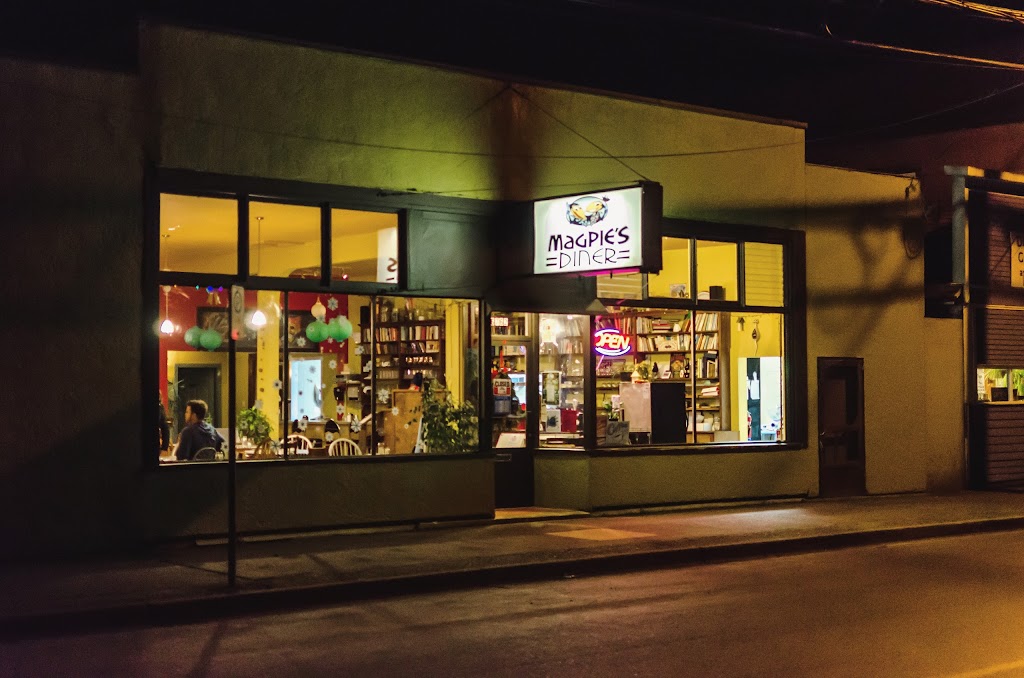 Magpies Diner | 6762 Cranberry St, Powell River, BC V8A 3Z3, Canada | Phone: (604) 483-9114