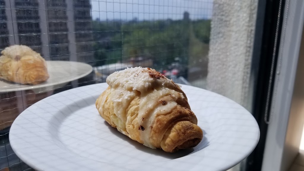 JYQ Bakery (St. Clair Pick Up) | 1 St Clair Ave W, Toronto, ON M4V 1K6, Canada