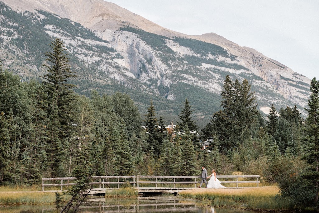 Jackie LaRouche Photography - Wedding and Elopement Photographer | 1530 7 Ave Unit 19, Canmore, AB T1W 1R1, Canada | Phone: (403) 760-5612