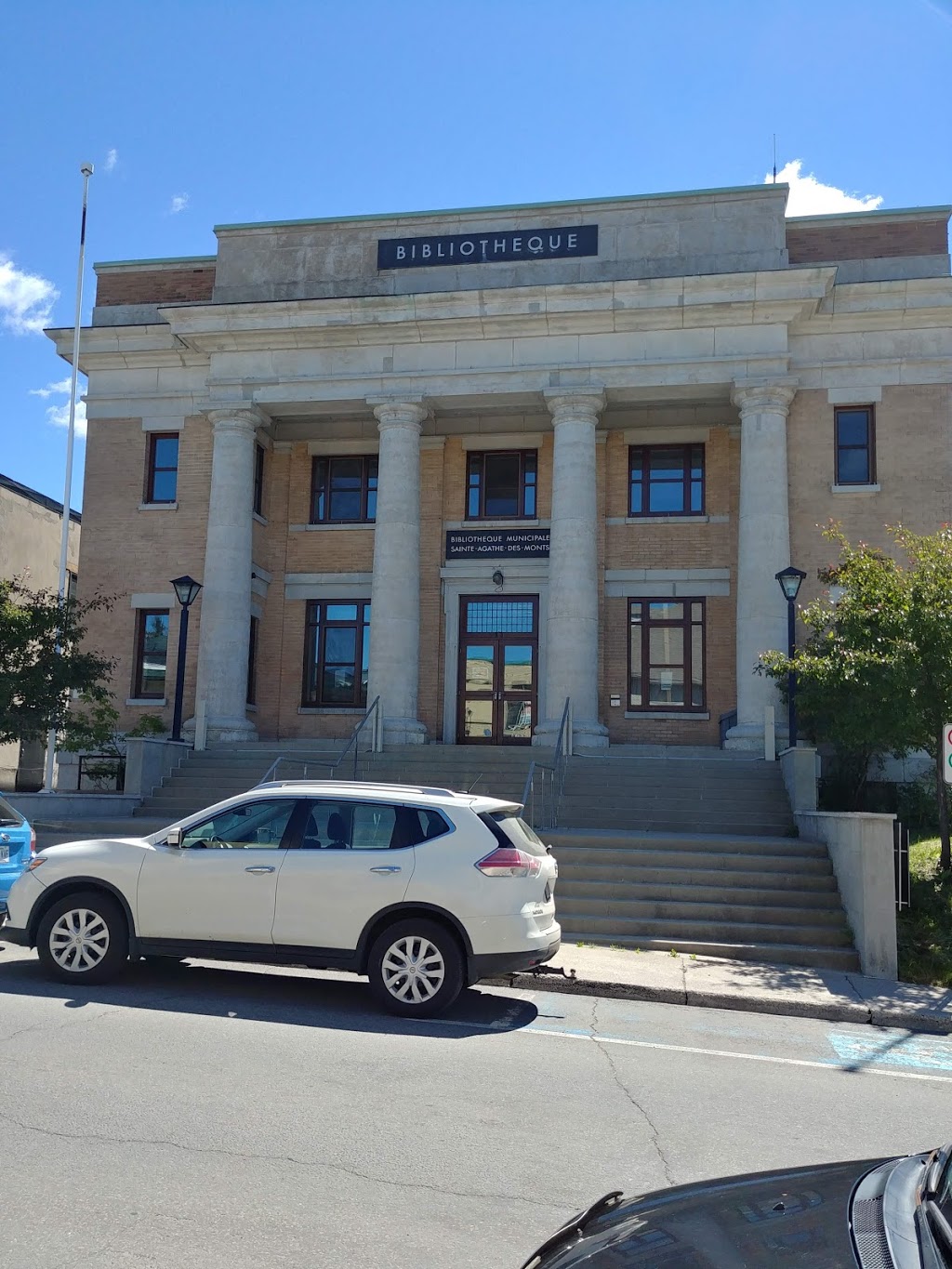 Bibliothèque Gaston-Miron | 83 Rue Saint Vincent, Sainte-Agathe-des-Monts, QC J8C 2A8, Canada | Phone: (819) 326-4595