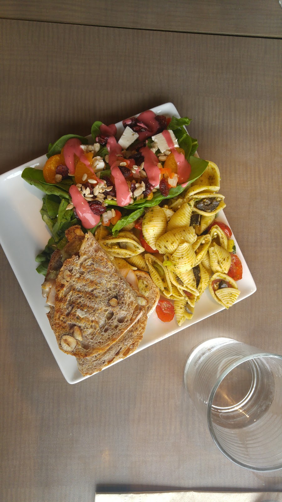 ES Café | 1365 Route des Rivières #110, Saint-Nicolas, QC G7A 2V6, Canada | Phone: (418) 836-9324