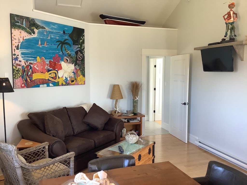 Surfs Up | 163 Eagle Head Wharf Rd, Brooklyn, NS B0J 1H0, Canada | Phone: (902) 350-2614